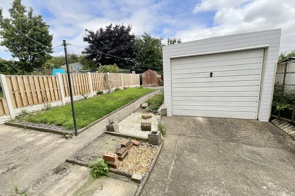 Detached Garage 