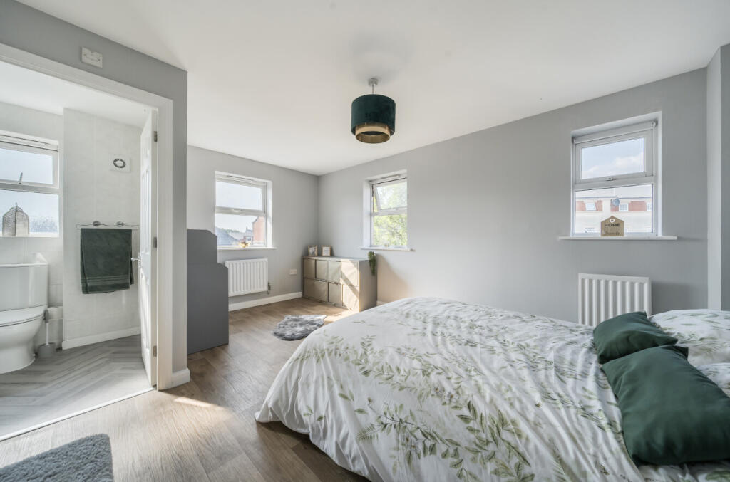 1342209-5-689f633...