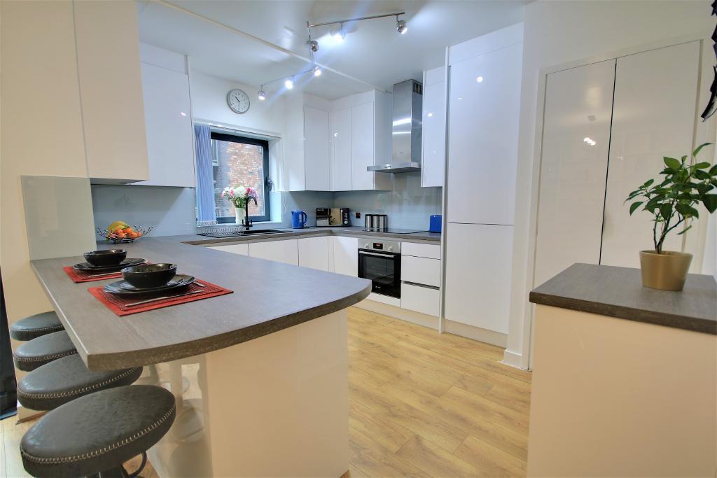 Kitchen Breakfast Bar