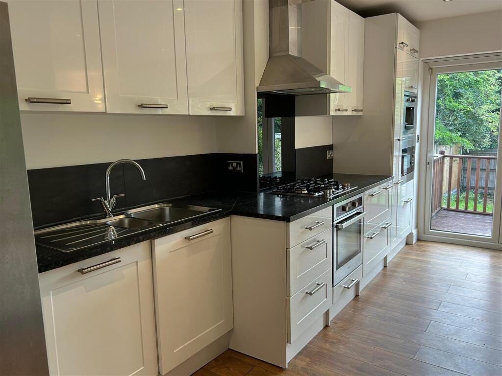KITCHEN / DINER (pic 3)