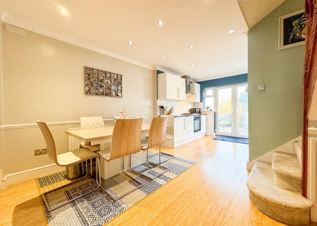 KITCHEN DINER