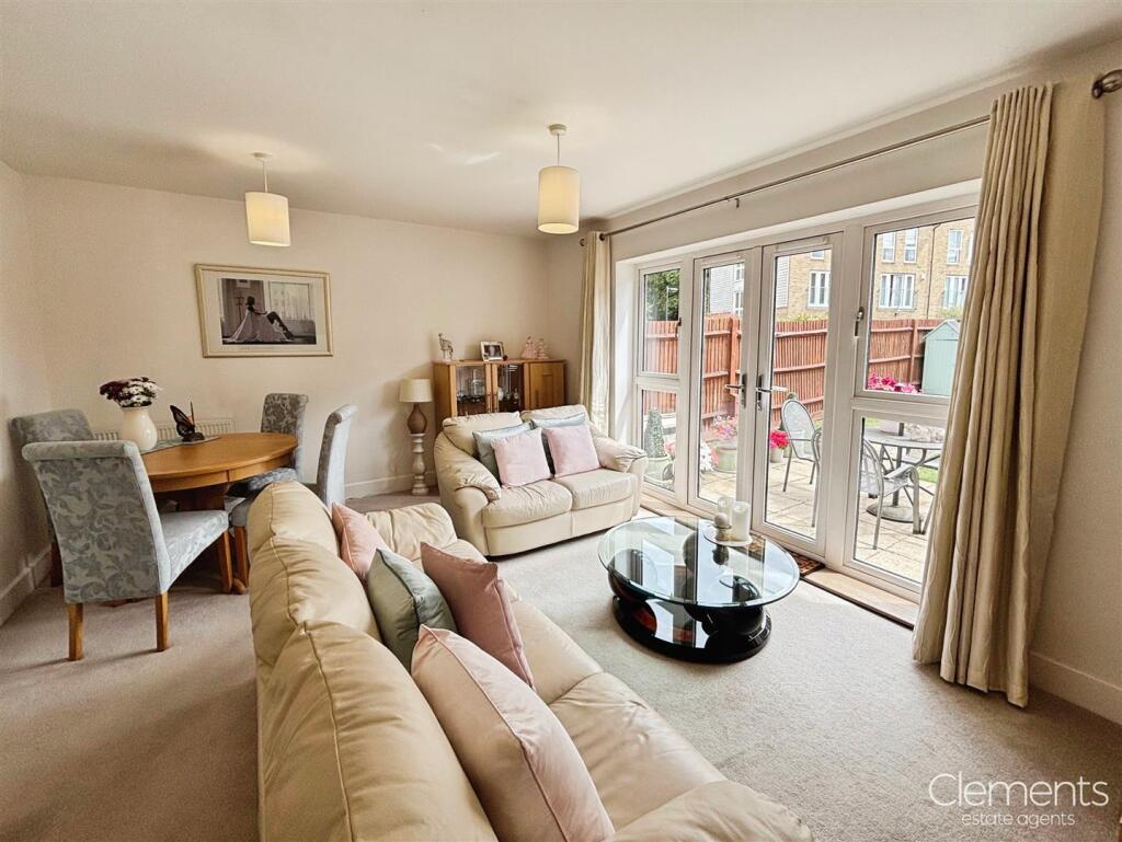 Living Room 1.jpg