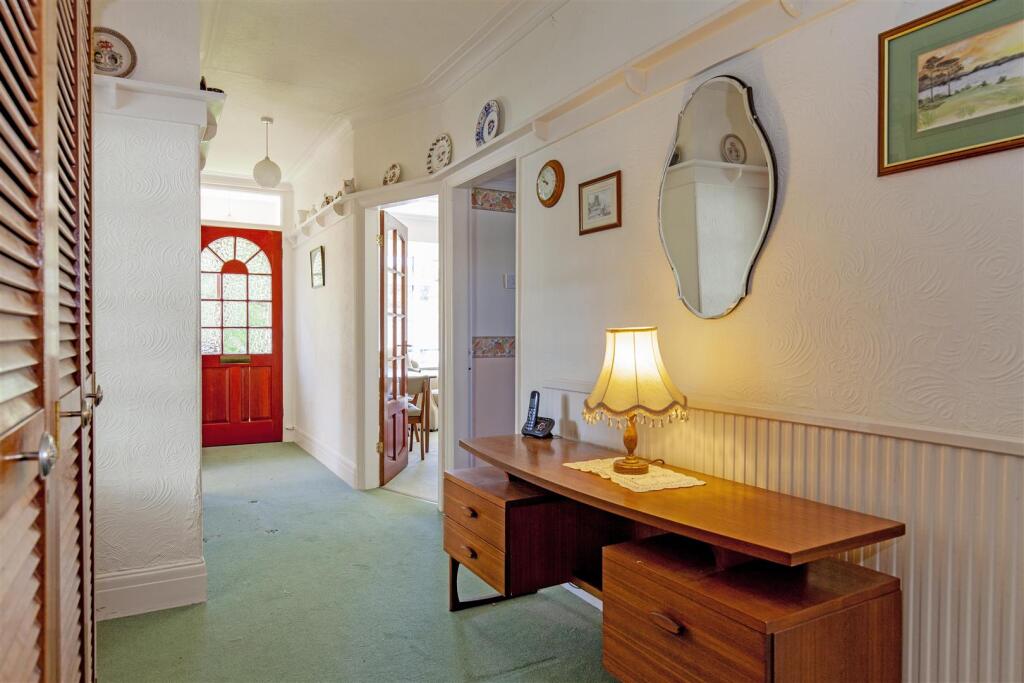 Entrance Hall-3.jpg