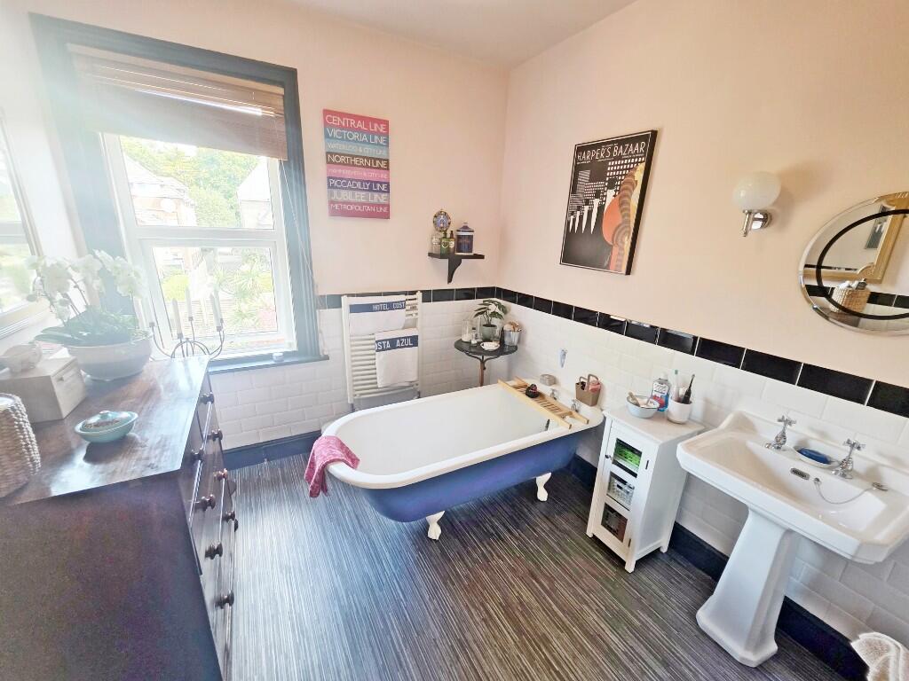 Spacious Bathroom