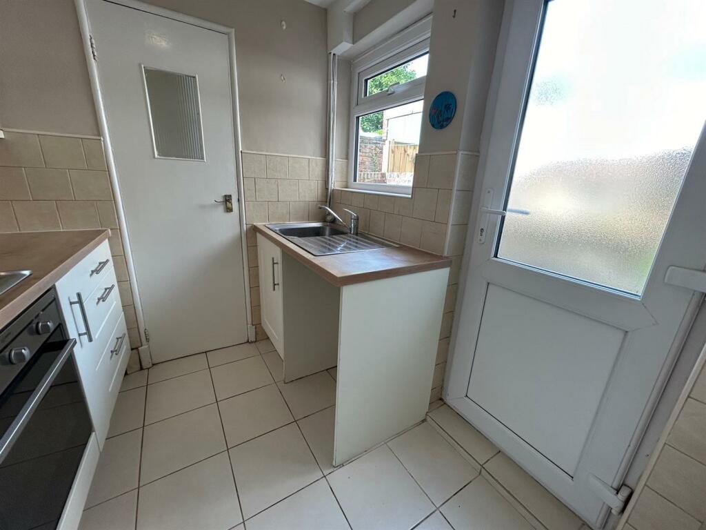 kitchen 2.jpg