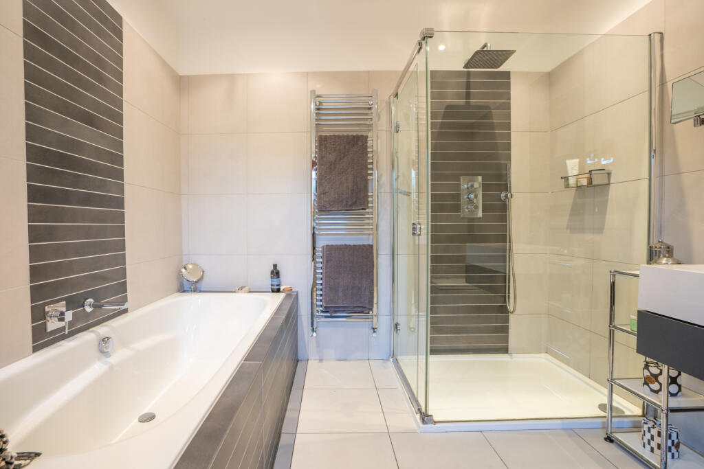 En-Suite 2