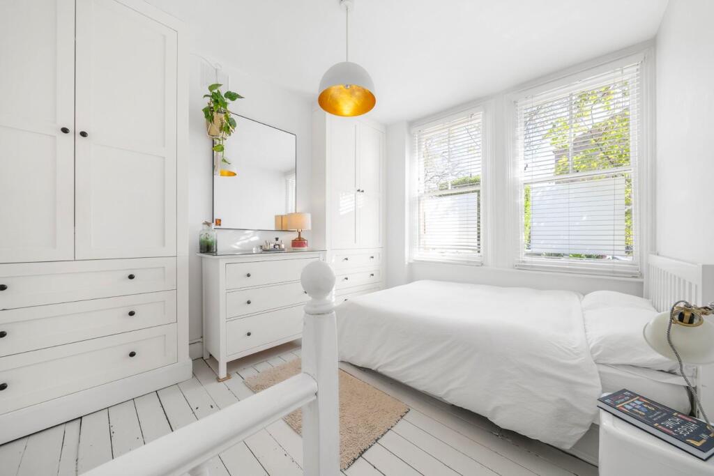 Bedroom 1 (2).jpg