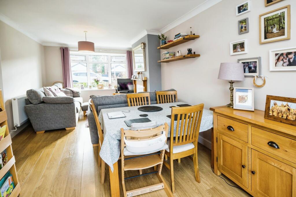 Lounge/Dining Room