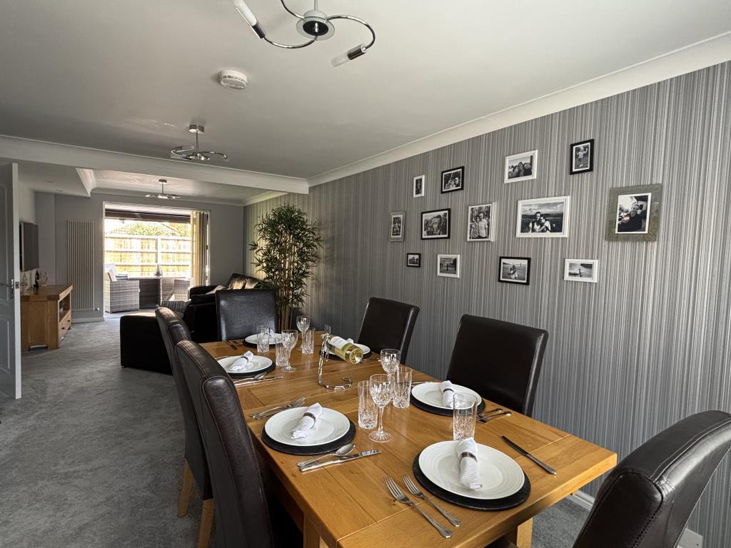 04 - Dining.jpg