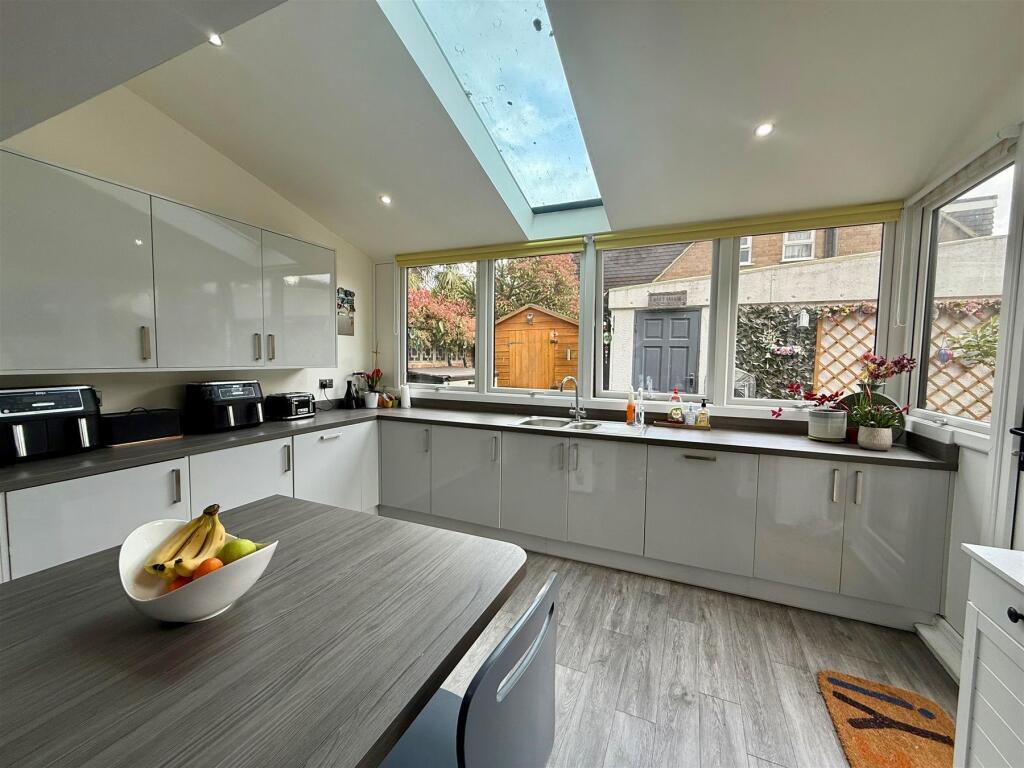 Kitchen/Breakfast Room