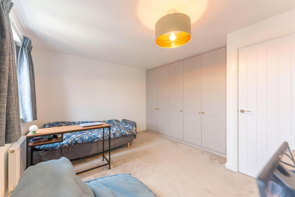 Bedroom 2 To Wardrob