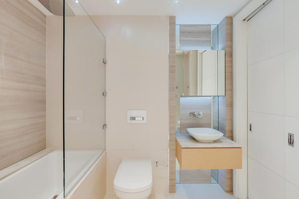 4_Bathroom-0