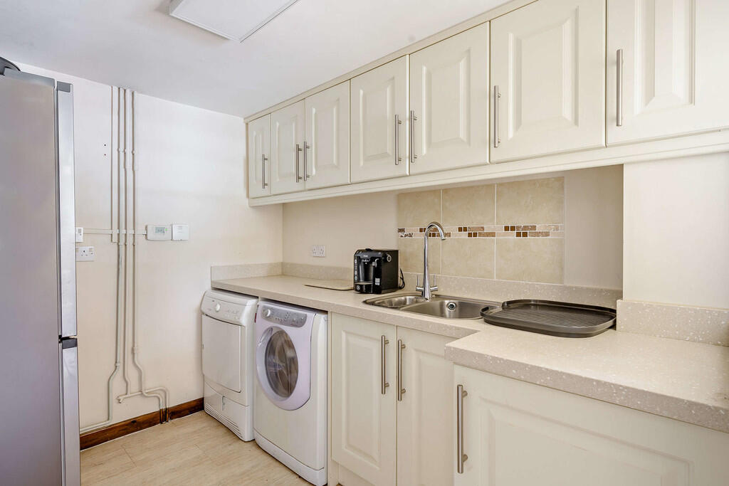 8647829-interior3...