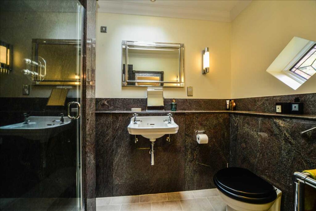 Ensuite Shower room