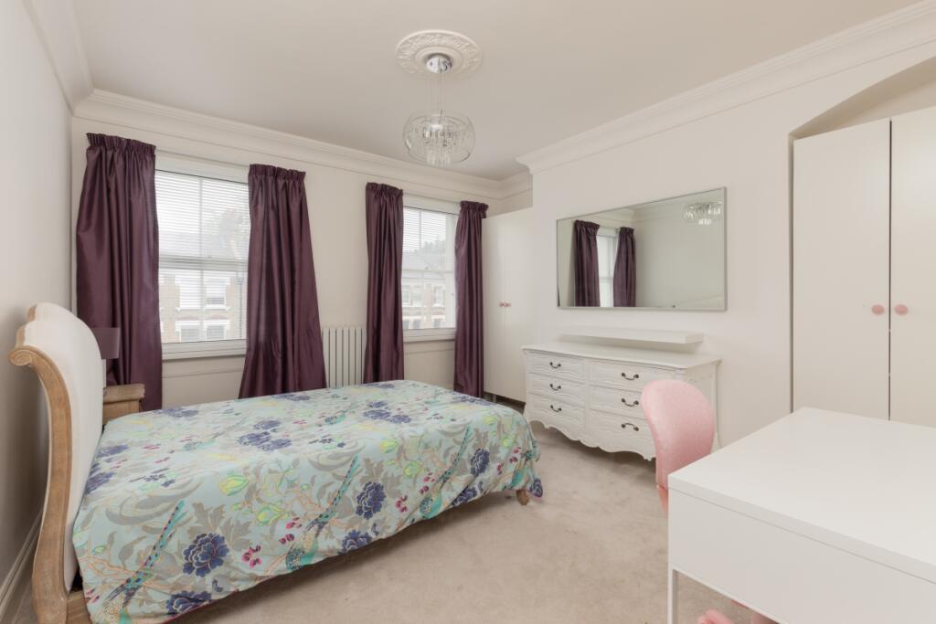 Trafalgar Avenue ...