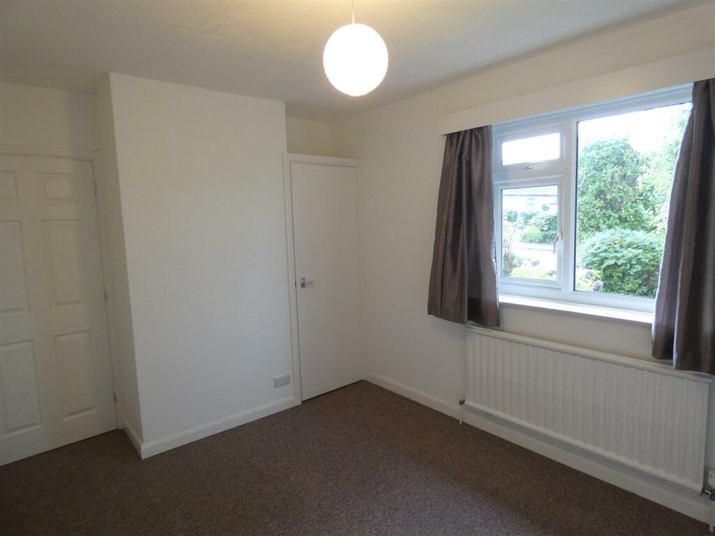 front bedroom picture 2.JPG