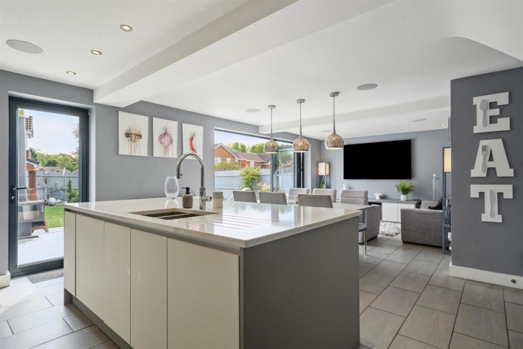21 Charlesworth Avenue_17.jpg