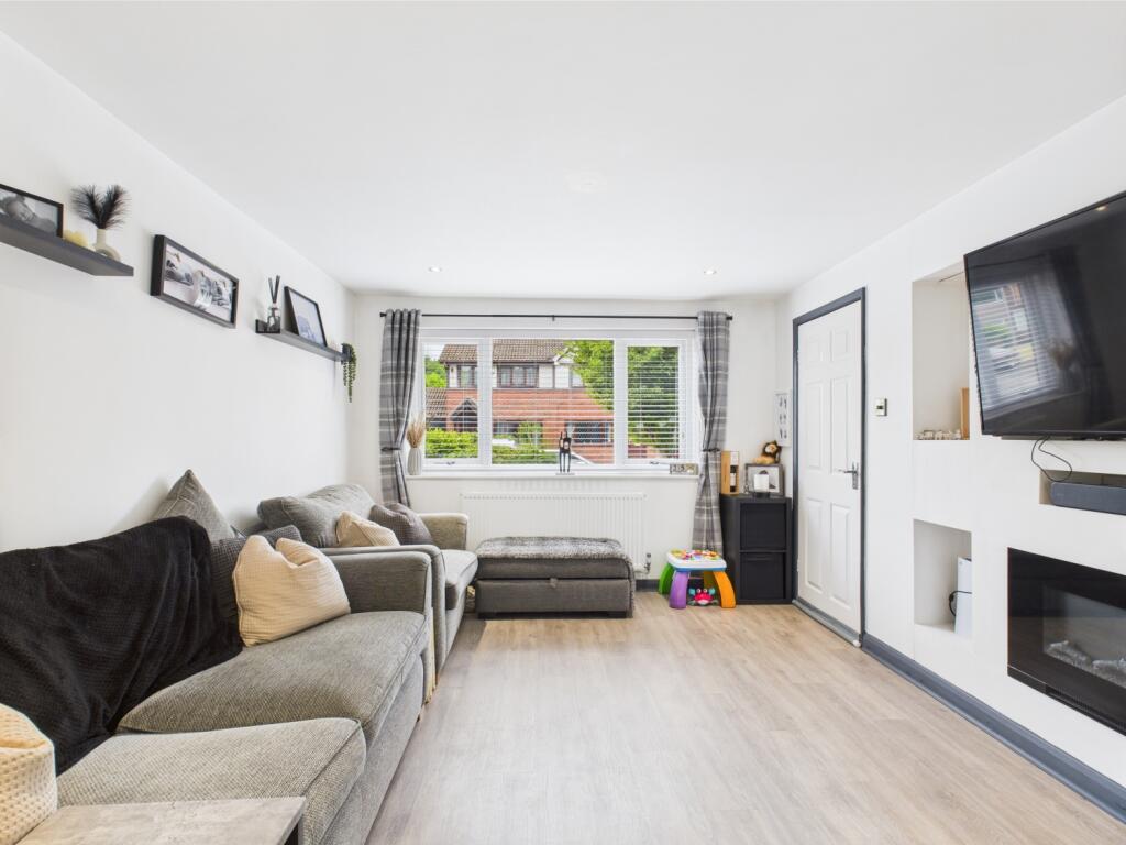 CAM03729G0-PR0054-STILL006