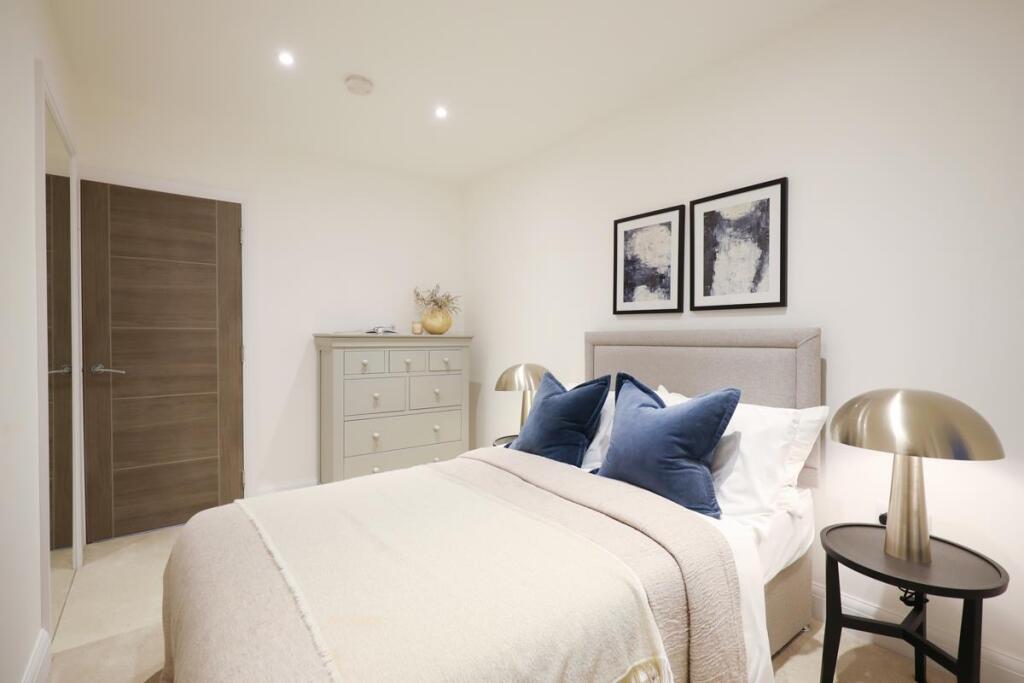 Show Flat - Mitcham Rd Sw17 (8).jpg