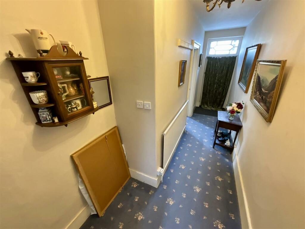 STEPS UP TO FRONT FRONT HALLWAY