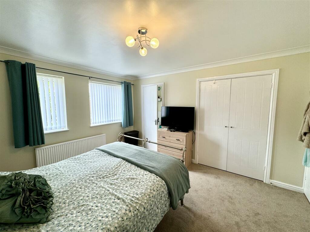 PRINCIPAL BEDROOM