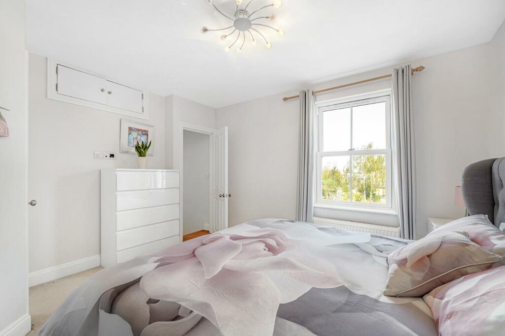 Principal bedroom (2).jpg