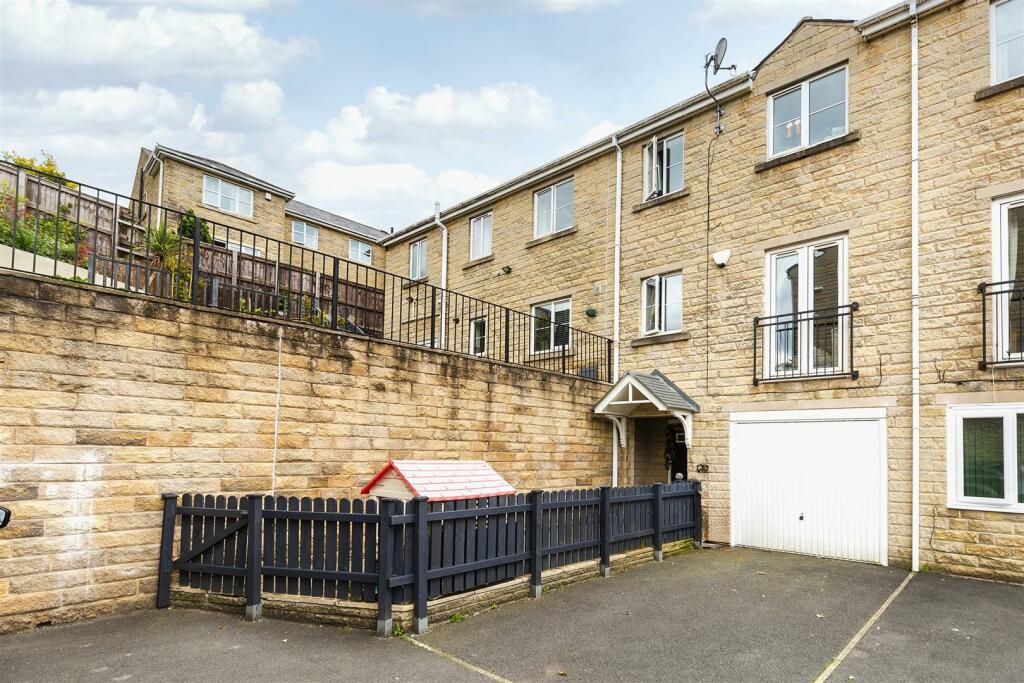 Bramleys Estate Agents - Heatherdale - Halifax (1)