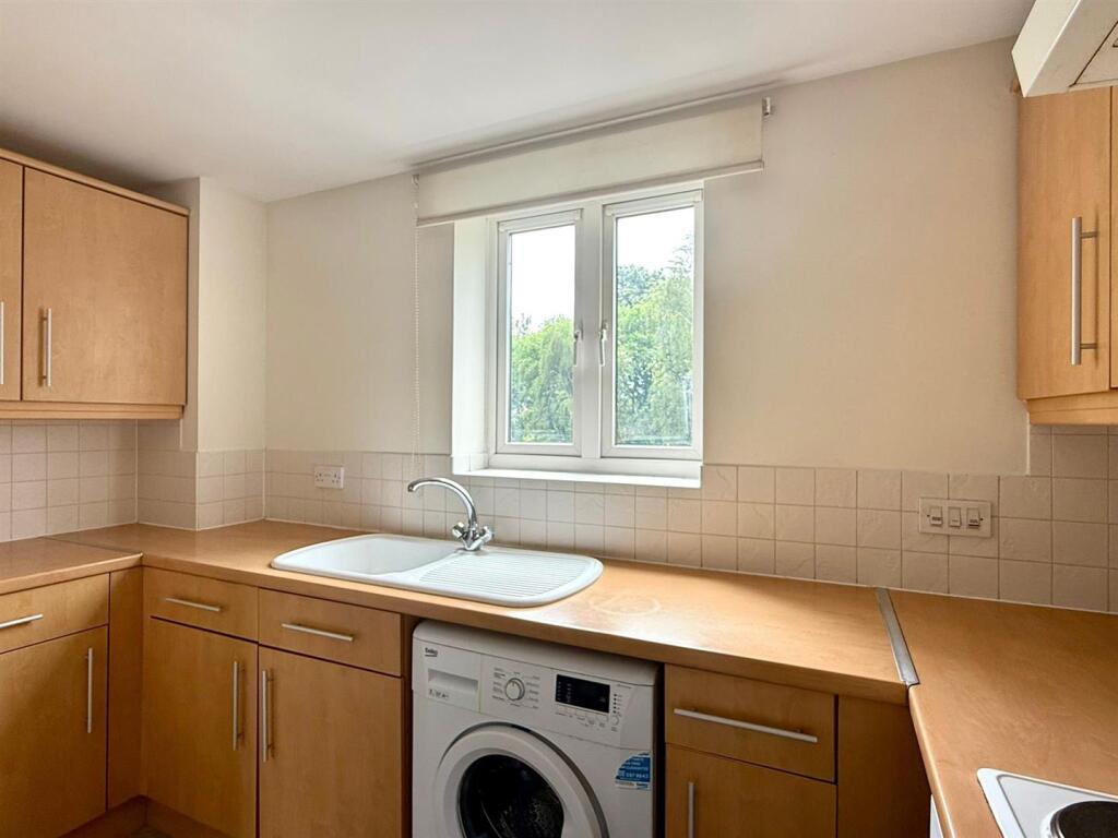 170 Saltash Kitchen 2.jpg