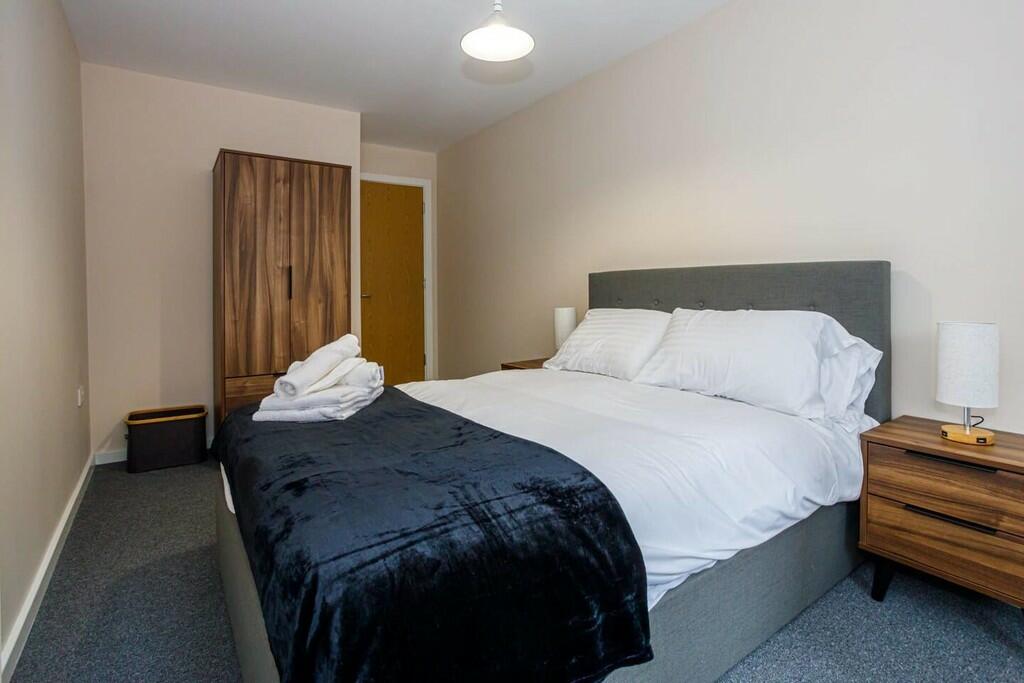 30 Sandringham Ho...