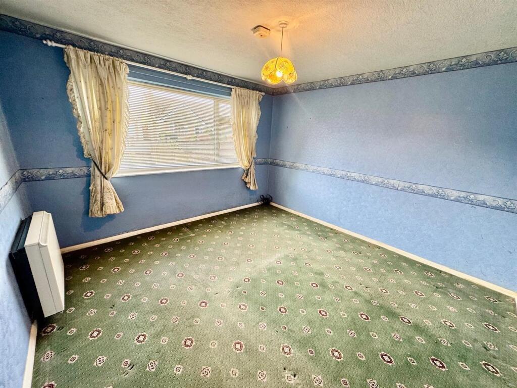 Bedroom 1b.jpg