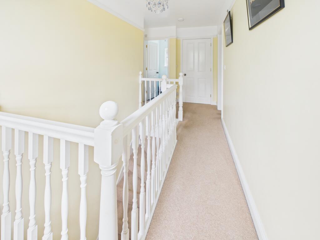 CAM02519G0-PR0330-STILL005