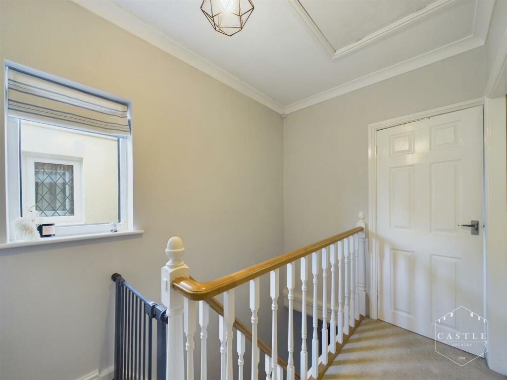 FIRST FLOOR LANDING