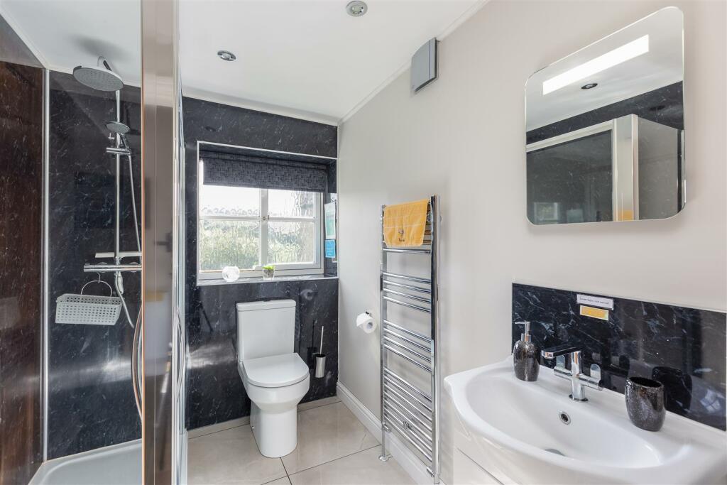 Breck House Farm Bungalow Shower Room-1.jpg