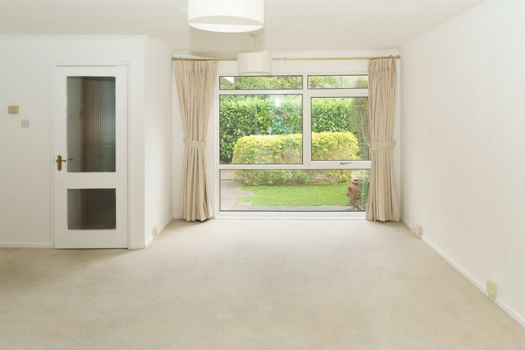 Reception room.