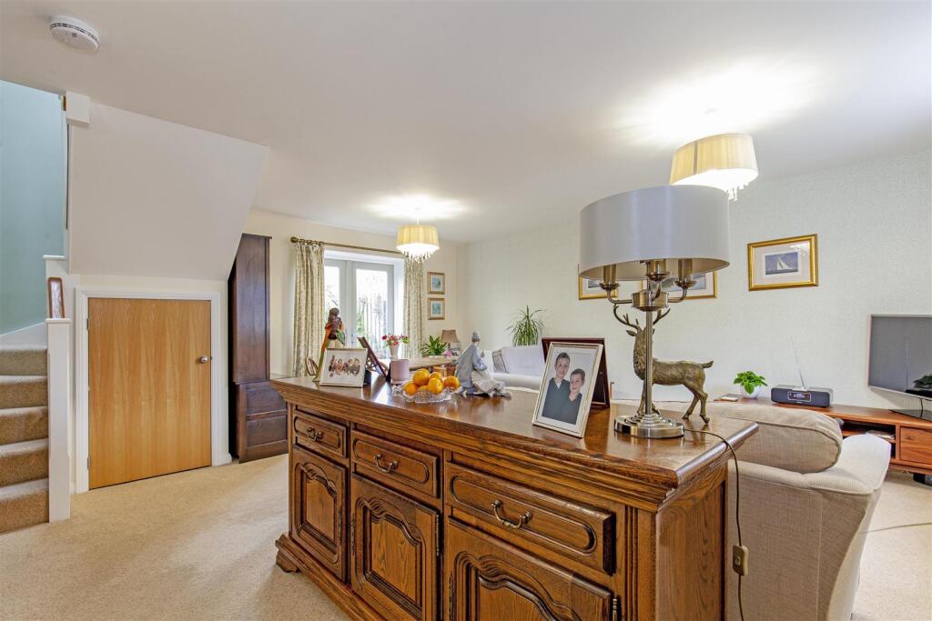 Reception Room-1.jpg