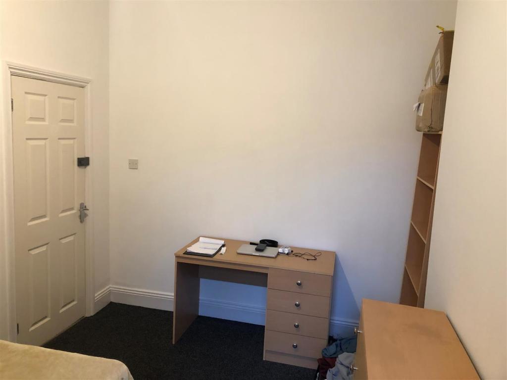 41 Heathcote Street  Bedroom 1.1.jpg