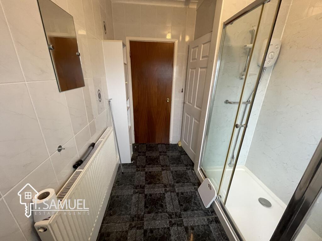Bathroom 3.JPG