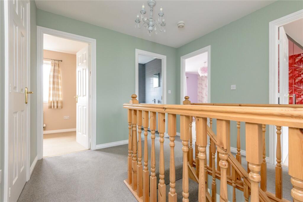 Hawk Crescent 38