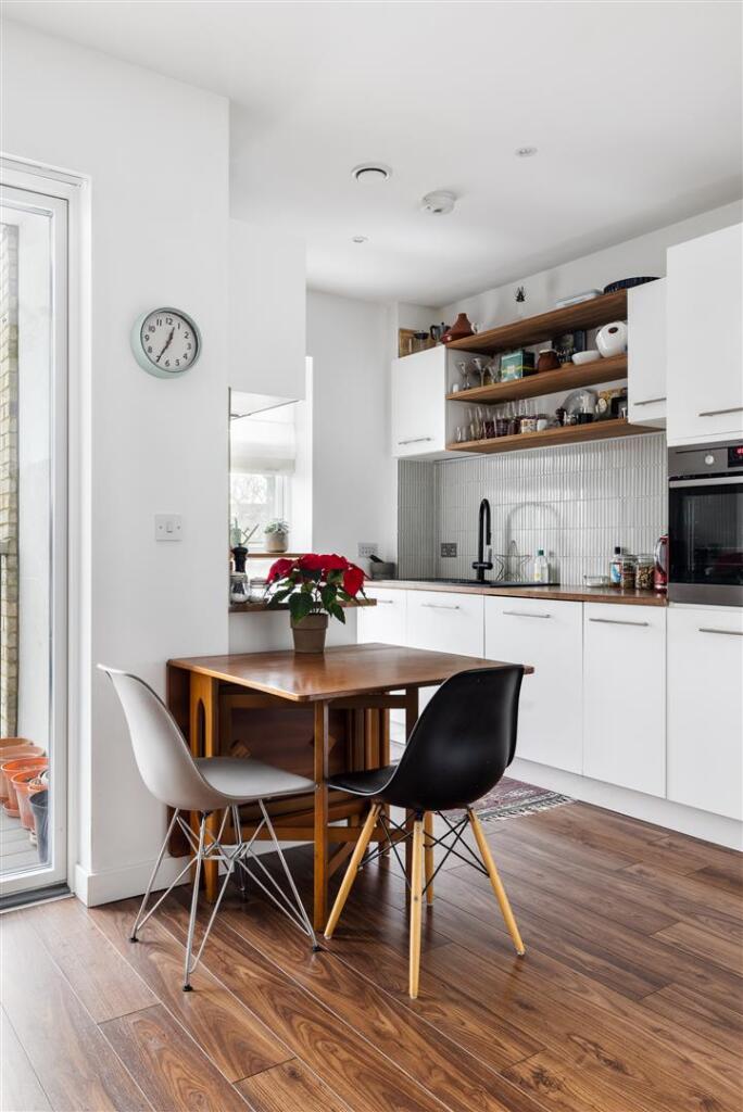 Atkins Square E8