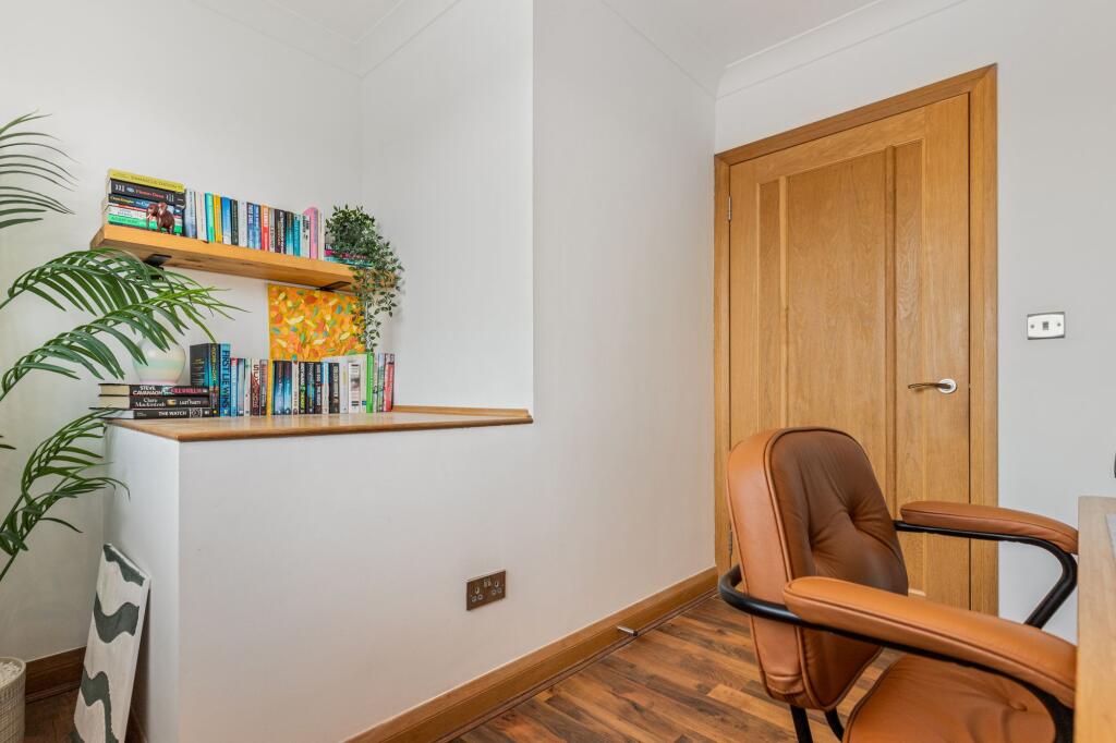 Bedroom/study