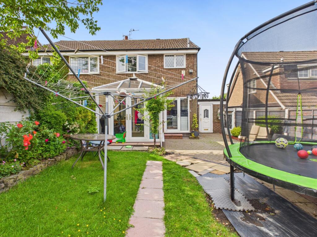 CAM03729G0-PR0063-STILL017