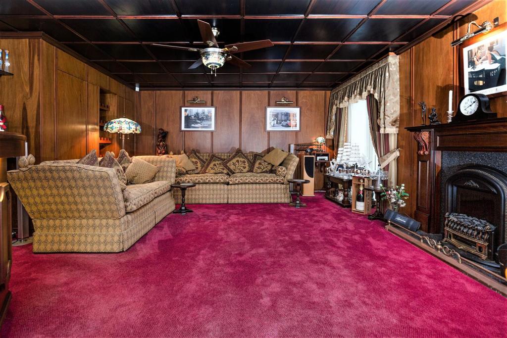 lounge bar amended.jpg