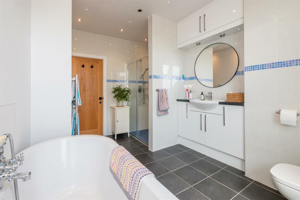 Bathroom Aspect 2