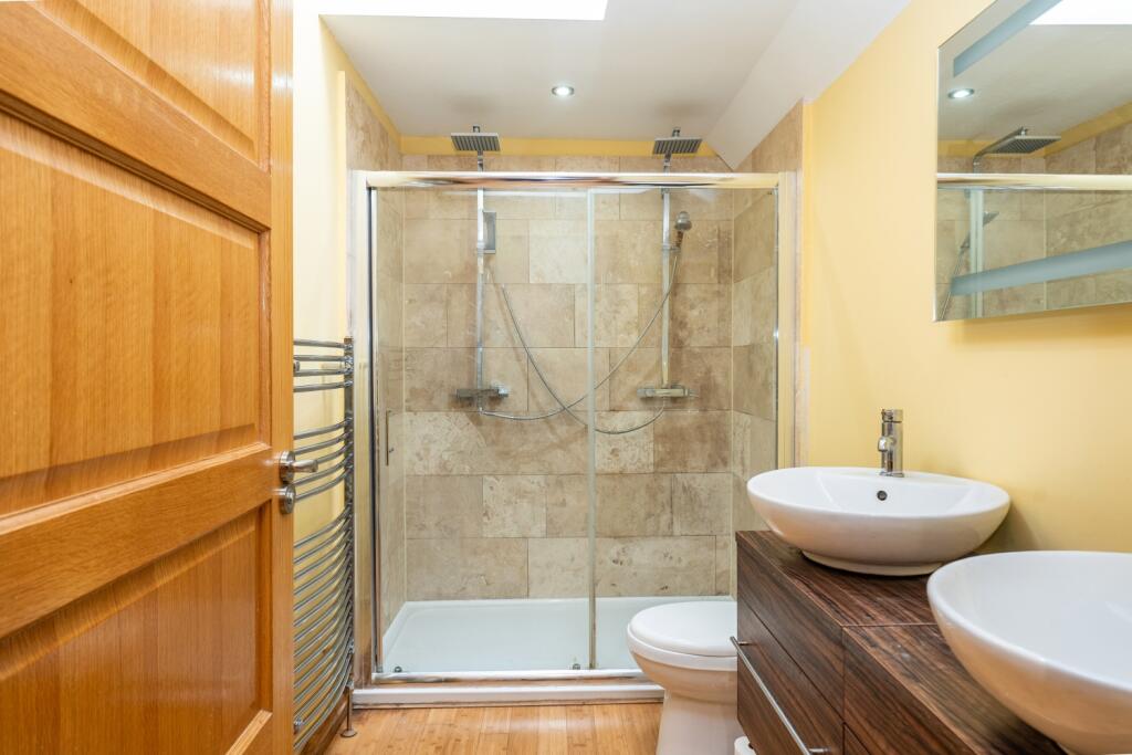 A luxurious ensuite with side by side sinks and a 