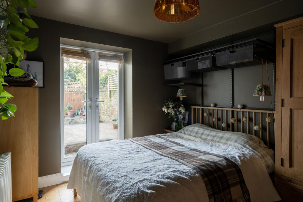 258430 - Lordship Lane, London SE22 - high res ...