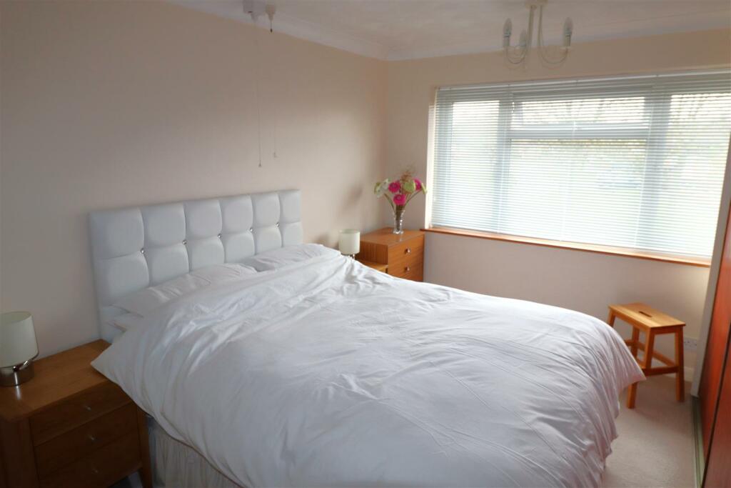 Bedroom 2.JPG