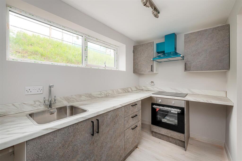 Kitchen (2).jpg