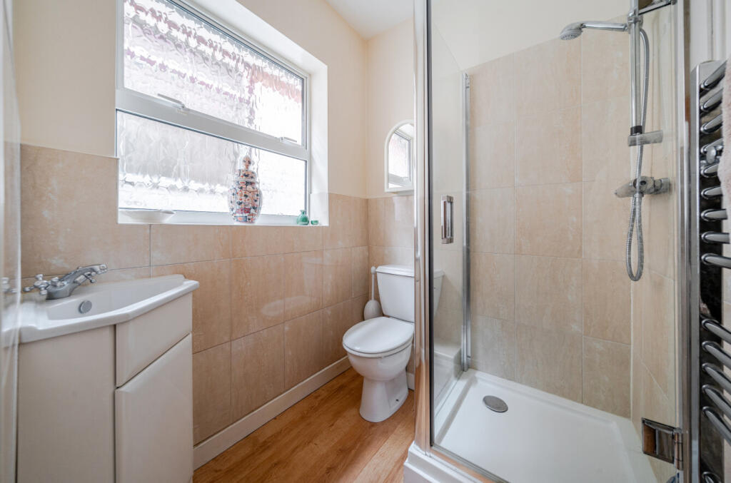 1294015-8-682b1c0...