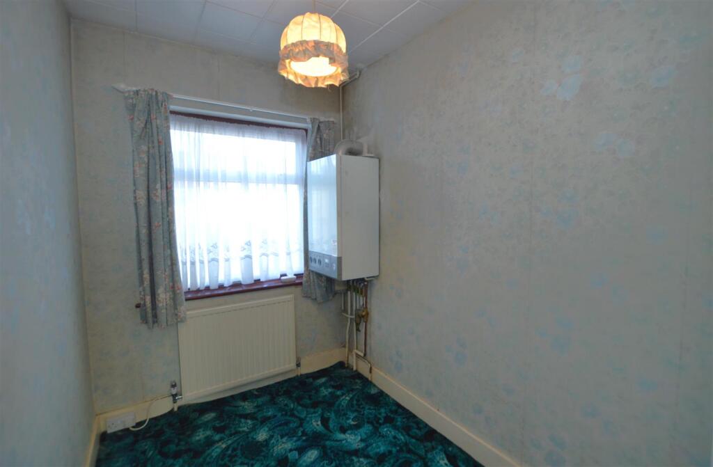 21 Kneller Gardens bed3.JPG