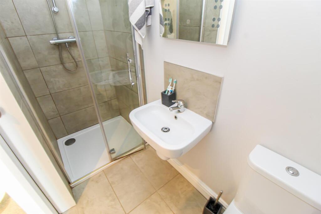 EN SUITE SHOWER ROOM/W.C.